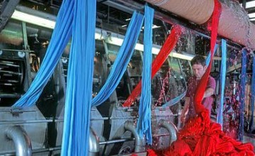Dyeing and washing